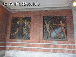 [P32] Basoreliefuri cu momente din viața și istoria Norvegiei pe cele două esplanade de la intrarea în Primărie.  » foto by Aurici
 - 
<span class="allrVoted glyphicon glyphicon-heart hidden" id="av794737"></span>
<a class="m-l-10 hidden" id="sv794737" onclick="voting_Foto_DelVot(,794737,15474)" role="button">șterge vot <span class="glyphicon glyphicon-remove"></span></a>
<a id="v9794737" class=" c-red"  onclick="voting_Foto_SetVot(794737)" role="button"><span class="glyphicon glyphicon-heart-empty"></span> <b>LIKE</b> = Votează poza</a> <img class="hidden"  id="f794737W9" src="/imagini/loader.gif" border="0" /><span class="AjErrMes hidden" id="e794737ErM"></span>