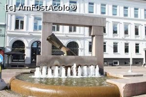 [P56] Mâna care indică locul de unde a început reconstrucția Oslo-ului.  » foto by Aurici
 - 
<span class="allrVoted glyphicon glyphicon-heart hidden" id="av794761"></span>
<a class="m-l-10 hidden" id="sv794761" onclick="voting_Foto_DelVot(,794761,15474)" role="button">șterge vot <span class="glyphicon glyphicon-remove"></span></a>
<a id="v9794761" class=" c-red"  onclick="voting_Foto_SetVot(794761)" role="button"><span class="glyphicon glyphicon-heart-empty"></span> <b>LIKE</b> = Votează poza</a> <img class="hidden"  id="f794761W9" src="/imagini/loader.gif" border="0" /><span class="AjErrMes hidden" id="e794761ErM"></span>