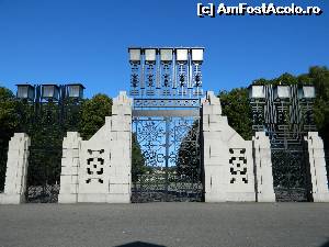 [P01] Poarta Principala la intrarea in Parcul Vigeland » foto by ileanaxperta*
 - 
<span class="allrVoted glyphicon glyphicon-heart hidden" id="av595334"></span>
<a class="m-l-10 hidden" id="sv595334" onclick="voting_Foto_DelVot(,595334,15474)" role="button">șterge vot <span class="glyphicon glyphicon-remove"></span></a>
<a id="v9595334" class=" c-red"  onclick="voting_Foto_SetVot(595334)" role="button"><span class="glyphicon glyphicon-heart-empty"></span> <b>LIKE</b> = Votează poza</a> <img class="hidden"  id="f595334W9" src="/imagini/loader.gif" border="0" /><span class="AjErrMes hidden" id="e595334ErM"></span>