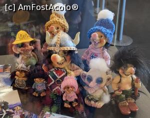 [P09] Astazi, trolii norvegieni sunt probabil mai multi in magazinele de suveniruri decat au fost in natura, devenind figuri simpatice, cu ochii lor mari, parul moale ciufulit si nasul mare, mascote ale Norvegiei. » foto by geani anto
 - 
<span class="allrVoted glyphicon glyphicon-heart hidden" id="av1347915"></span>
<a class="m-l-10 hidden" id="sv1347915" onclick="voting_Foto_DelVot(,1347915,15474)" role="button">șterge vot <span class="glyphicon glyphicon-remove"></span></a>
<a id="v91347915" class=" c-red"  onclick="voting_Foto_SetVot(1347915)" role="button"><span class="glyphicon glyphicon-heart-empty"></span> <b>LIKE</b> = Votează poza</a> <img class="hidden"  id="f1347915W9" src="/imagini/loader.gif" border="0" /><span class="AjErrMes hidden" id="e1347915ErM"></span>