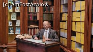 [P07] Biblioteca lui Heyerdahl (la birou e insusi Thor, bineinteles figura de ceara a lui), in care sunt expuse cartile sale, din care s-au inspirat generatii de savanti care au invatat multe despre trecut si care au dat nastere conceptului de arheologie experimentala. » foto by geani anto
 - 
<span class="allrVoted glyphicon glyphicon-heart hidden" id="av1350263"></span>
<a class="m-l-10 hidden" id="sv1350263" onclick="voting_Foto_DelVot(,1350263,15474)" role="button">șterge vot <span class="glyphicon glyphicon-remove"></span></a>
<a id="v91350263" class=" c-red"  onclick="voting_Foto_SetVot(1350263)" role="button"><span class="glyphicon glyphicon-heart-empty"></span> <b>LIKE</b> = Votează poza</a> <img class="hidden"  id="f1350263W9" src="/imagini/loader.gif" border="0" /><span class="AjErrMes hidden" id="e1350263ErM"></span>