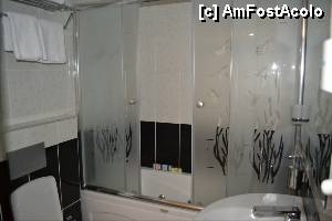 [P16] Camera 203, avea baia ceva mai mare si cu cada. Avea insa lipsa aerul conditionat.  » foto by TraianS
 - 
<span class="allrVoted glyphicon glyphicon-heart hidden" id="av470218"></span>
<a class="m-l-10 hidden" id="sv470218" onclick="voting_Foto_DelVot(,470218,15476)" role="button">șterge vot <span class="glyphicon glyphicon-remove"></span></a>
<a id="v9470218" class=" c-red"  onclick="voting_Foto_SetVot(470218)" role="button"><span class="glyphicon glyphicon-heart-empty"></span> <b>LIKE</b> = Votează poza</a> <img class="hidden"  id="f470218W9" src="/imagini/loader.gif" border="0" /><span class="AjErrMes hidden" id="e470218ErM"></span>
