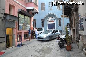 [P03] Strada din fata hotelului. Langa hotel, cladirea pe rosu, e o spalatorie. Probabil de aia miros prosoapele asa frumos. 'The Hall', cred ca e un club/pub ceva. Sunt mai multe prin zona.  » foto by TraianS
 - 
<span class="allrVoted glyphicon glyphicon-heart hidden" id="av470205"></span>
<a class="m-l-10 hidden" id="sv470205" onclick="voting_Foto_DelVot(,470205,15476)" role="button">șterge vot <span class="glyphicon glyphicon-remove"></span></a>
<a id="v9470205" class=" c-red"  onclick="voting_Foto_SetVot(470205)" role="button"><span class="glyphicon glyphicon-heart-empty"></span> <b>LIKE</b> = Votează poza</a> <img class="hidden"  id="f470205W9" src="/imagini/loader.gif" border="0" /><span class="AjErrMes hidden" id="e470205ErM"></span>