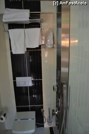 [P09] Intreaga baie era un fel de cabina de dus. Faceai dus, udai tot. Apa calda. ok. Prosoape ok. Dusul fain.  » foto by TraianS
 - 
<span class="allrVoted glyphicon glyphicon-heart hidden" id="av470211"></span>
<a class="m-l-10 hidden" id="sv470211" onclick="voting_Foto_DelVot(,470211,15476)" role="button">șterge vot <span class="glyphicon glyphicon-remove"></span></a>
<a id="v9470211" class=" c-red"  onclick="voting_Foto_SetVot(470211)" role="button"><span class="glyphicon glyphicon-heart-empty"></span> <b>LIKE</b> = Votează poza</a> <img class="hidden"  id="f470211W9" src="/imagini/loader.gif" border="0" /><span class="AjErrMes hidden" id="e470211ErM"></span>