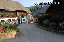 [P04] Farmhouse Ukan - poza facuta de la intrare, in dreapta se vede casa Brigitei (Rooms Jerman) » foto by cristi_an3000
 - 
<span class="allrVoted glyphicon glyphicon-heart hidden" id="av471741"></span>
<a class="m-l-10 hidden" id="sv471741" onclick="voting_Foto_DelVot(,471741,15515)" role="button">șterge vot <span class="glyphicon glyphicon-remove"></span></a>
<a id="v9471741" class=" c-red"  onclick="voting_Foto_SetVot(471741)" role="button"><span class="glyphicon glyphicon-heart-empty"></span> <b>LIKE</b> = Votează poza</a> <img class="hidden"  id="f471741W9" src="/imagini/loader.gif" border="0" /><span class="AjErrMes hidden" id="e471741ErM"></span>