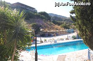 [P11] Parcarea vilei, piscine, iar sus, restaurantul Agnadi » foto by pmanuela
 - 
<span class="allrVoted glyphicon glyphicon-heart hidden" id="av472047"></span>
<a class="m-l-10 hidden" id="sv472047" onclick="voting_Foto_DelVot(,472047,15522)" role="button">șterge vot <span class="glyphicon glyphicon-remove"></span></a>
<a id="v9472047" class=" c-red"  onclick="voting_Foto_SetVot(472047)" role="button"><span class="glyphicon glyphicon-heart-empty"></span> <b>LIKE</b> = Votează poza</a> <img class="hidden"  id="f472047W9" src="/imagini/loader.gif" border="0" /><span class="AjErrMes hidden" id="e472047ErM"></span>