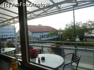 [P25] 25. Terasa de lângă restaurant. Sunt și scrumiere pentru fumătorii care-și beau cafeaua afară. » foto by doinafil
 - 
<span class="allrVoted glyphicon glyphicon-heart hidden" id="av1340246"></span>
<a class="m-l-10 hidden" id="sv1340246" onclick="voting_Foto_DelVot(,1340246,15524)" role="button">șterge vot <span class="glyphicon glyphicon-remove"></span></a>
<a id="v91340246" class=" c-red"  onclick="voting_Foto_SetVot(1340246)" role="button"><span class="glyphicon glyphicon-heart-empty"></span> <b>LIKE</b> = Votează poza</a> <img class="hidden"  id="f1340246W9" src="/imagini/loader.gif" border="0" /><span class="AjErrMes hidden" id="e1340246ErM"></span>