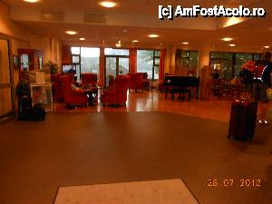 [P06] Bergen - Haukeland Hotel. În faţa recepţiei, un lobby generos.  » foto by iulianic
 - 
<span class="allrVoted glyphicon glyphicon-heart hidden" id="av473590"></span>
<a class="m-l-10 hidden" id="sv473590" onclick="voting_Foto_DelVot(,473590,15552)" role="button">șterge vot <span class="glyphicon glyphicon-remove"></span></a>
<a id="v9473590" class=" c-red"  onclick="voting_Foto_SetVot(473590)" role="button"><span class="glyphicon glyphicon-heart-empty"></span> <b>LIKE</b> = Votează poza</a> <img class="hidden"  id="f473590W9" src="/imagini/loader.gif" border="0" /><span class="AjErrMes hidden" id="e473590ErM"></span>