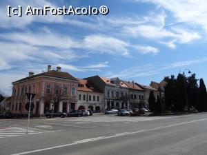 [P01] Poziționarea pensiunii în centrul orașului (clădirea albă mai joasă). » foto by tata123 🔱
 - 
<span class="allrVoted glyphicon glyphicon-heart hidden" id="av1222641"></span>
<a class="m-l-10 hidden" id="sv1222641" onclick="voting_Foto_DelVot(,1222641,15569)" role="button">șterge vot <span class="glyphicon glyphicon-remove"></span></a>
<a id="v91222641" class=" c-red"  onclick="voting_Foto_SetVot(1222641)" role="button"><span class="glyphicon glyphicon-heart-empty"></span> <b>LIKE</b> = Votează poza</a> <img class="hidden"  id="f1222641W9" src="/imagini/loader.gif" border="0" /><span class="AjErrMes hidden" id="e1222641ErM"></span>