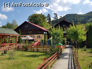 [P02] Pensiunea Montana din Varlaam - prin curtea locației. » foto by Floryn81
 - 
<span class="allrVoted glyphicon glyphicon-heart hidden" id="av1193813"></span>
<a class="m-l-10 hidden" id="sv1193813" onclick="voting_Foto_DelVot(,1193813,15604)" role="button">șterge vot <span class="glyphicon glyphicon-remove"></span></a>
<a id="v91193813" class=" c-red"  onclick="voting_Foto_SetVot(1193813)" role="button"><span class="glyphicon glyphicon-heart-empty"></span> <b>LIKE</b> = Votează poza</a> <img class="hidden"  id="f1193813W9" src="/imagini/loader.gif" border="0" /><span class="AjErrMes hidden" id="e1193813ErM"></span>