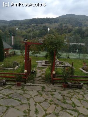 [P01] Vedere din curte cu terenul de tenis » foto by olteanul2010
 - 
<span class="allrVoted glyphicon glyphicon-heart hidden" id="av1017070"></span>
<a class="m-l-10 hidden" id="sv1017070" onclick="voting_Foto_DelVot(,1017070,15604)" role="button">șterge vot <span class="glyphicon glyphicon-remove"></span></a>
<a id="v91017070" class=" c-red"  onclick="voting_Foto_SetVot(1017070)" role="button"><span class="glyphicon glyphicon-heart-empty"></span> <b>LIKE</b> = Votează poza</a> <img class="hidden"  id="f1017070W9" src="/imagini/loader.gif" border="0" /><span class="AjErrMes hidden" id="e1017070ErM"></span>