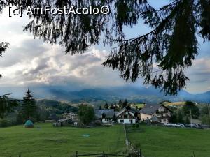 [P03] Deasupra de Pensiune este un leagăn, la umbra brazilor, iar priveliștea este breath taking! » foto by Ticleanu
 - 
<span class="allrVoted glyphicon glyphicon-heart hidden" id="av1175349"></span>
<a class="m-l-10 hidden" id="sv1175349" onclick="voting_Foto_DelVot(,1175349,15609)" role="button">șterge vot <span class="glyphicon glyphicon-remove"></span></a>
<a id="v91175349" class=" c-red"  onclick="voting_Foto_SetVot(1175349)" role="button"><span class="glyphicon glyphicon-heart-empty"></span> <b>LIKE</b> = Votează poza</a> <img class="hidden"  id="f1175349W9" src="/imagini/loader.gif" border="0" /><span class="AjErrMes hidden" id="e1175349ErM"></span>
