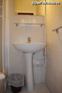[P10] Amaryllis Hotel Nisa - baia: chiuveta » foto by cdiana
 - 
<span class="allrVoted glyphicon glyphicon-heart hidden" id="av478470"></span>
<a class="m-l-10 hidden" id="sv478470" onclick="voting_Foto_DelVot(,478470,15638)" role="button">șterge vot <span class="glyphicon glyphicon-remove"></span></a>
<a id="v9478470" class=" c-red"  onclick="voting_Foto_SetVot(478470)" role="button"><span class="glyphicon glyphicon-heart-empty"></span> <b>LIKE</b> = Votează poza</a> <img class="hidden"  id="f478470W9" src="/imagini/loader.gif" border="0" /><span class="AjErrMes hidden" id="e478470ErM"></span>