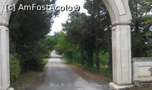 [P21] Intrare în parcul de lângă vila Geranium din satul Arbanasi. Veliko Târnovo, Bulgaria.  » foto by traian.leuca †
 - 
<span class="allrVoted glyphicon glyphicon-heart hidden" id="av730294"></span>
<a class="m-l-10 hidden" id="sv730294" onclick="voting_Foto_DelVot(,730294,15645)" role="button">șterge vot <span class="glyphicon glyphicon-remove"></span></a>
<a id="v9730294" class=" c-red"  onclick="voting_Foto_SetVot(730294)" role="button"><span class="glyphicon glyphicon-heart-empty"></span> <b>LIKE</b> = Votează poza</a> <img class="hidden"  id="f730294W9" src="/imagini/loader.gif" border="0" /><span class="AjErrMes hidden" id="e730294ErM"></span>