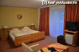 [P07] Igls, Austria. Hotel Sonnenhof Bed & Breakfast. Camera triplă.  » foto by unq
 - 
<span class="allrVoted glyphicon glyphicon-heart hidden" id="av479144"></span>
<a class="m-l-10 hidden" id="sv479144" onclick="voting_Foto_DelVot(,479144,15649)" role="button">șterge vot <span class="glyphicon glyphicon-remove"></span></a>
<a id="v9479144" class=" c-red"  onclick="voting_Foto_SetVot(479144)" role="button"><span class="glyphicon glyphicon-heart-empty"></span> <b>LIKE</b> = Votează poza</a> <img class="hidden"  id="f479144W9" src="/imagini/loader.gif" border="0" /><span class="AjErrMes hidden" id="e479144ErM"></span>
