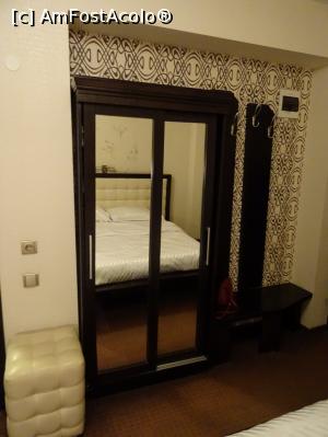[P11] Dotări cameră - Hotel Anna Junior, Târgu Jiu.  » foto by tata123 🔱
 - 
<span class="allrVoted glyphicon glyphicon-heart hidden" id="av891017"></span>
<a class="m-l-10 hidden" id="sv891017" onclick="voting_Foto_DelVot(,891017,15650)" role="button">șterge vot <span class="glyphicon glyphicon-remove"></span></a>
<a id="v9891017" class=" c-red"  onclick="voting_Foto_SetVot(891017)" role="button"><span class="glyphicon glyphicon-heart-empty"></span> <b>LIKE</b> = Votează poza</a> <img class="hidden"  id="f891017W9" src="/imagini/loader.gif" border="0" /><span class="AjErrMes hidden" id="e891017ErM"></span>