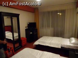 [P21] Cameră twin - Hotel Anna Junior, Târgu Jiu.  » foto by tata123 🔱
 - 
<span class="allrVoted glyphicon glyphicon-heart hidden" id="av891027"></span>
<a class="m-l-10 hidden" id="sv891027" onclick="voting_Foto_DelVot(,891027,15650)" role="button">șterge vot <span class="glyphicon glyphicon-remove"></span></a>
<a id="v9891027" class=" c-red"  onclick="voting_Foto_SetVot(891027)" role="button"><span class="glyphicon glyphicon-heart-empty"></span> <b>LIKE</b> = Votează poza</a> <img class="hidden"  id="f891027W9" src="/imagini/loader.gif" border="0" /><span class="AjErrMes hidden" id="e891027ErM"></span>