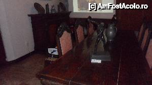 [P05] pe masa masiva din stejar amplasata in locul de servit masa se afla o statuie reprezentand un gladiator, bronz de sec. XVII » foto by amero
 - 
<span class="allrVoted glyphicon glyphicon-heart hidden" id="av420932"></span>
<a class="m-l-10 hidden" id="sv420932" onclick="voting_Foto_DelVot(,420932,15684)" role="button">șterge vot <span class="glyphicon glyphicon-remove"></span></a>
<a id="v9420932" class=" c-red"  onclick="voting_Foto_SetVot(420932)" role="button"><span class="glyphicon glyphicon-heart-empty"></span> <b>LIKE</b> = Votează poza</a> <img class="hidden"  id="f420932W9" src="/imagini/loader.gif" border="0" /><span class="AjErrMes hidden" id="e420932ErM"></span>