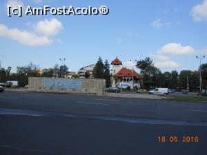 [P03] Vila Minovici - Fântâna Miorița și Muzeul de Artă Populară Dr. Nicolae Minovici văzute din stația de autobuz.  » foto by iulianic
 - 
<span class="allrVoted glyphicon glyphicon-heart hidden" id="av739706"></span>
<a class="m-l-10 hidden" id="sv739706" onclick="voting_Foto_DelVot(,739706,15684)" role="button">șterge vot <span class="glyphicon glyphicon-remove"></span></a>
<a id="v9739706" class=" c-red"  onclick="voting_Foto_SetVot(739706)" role="button"><span class="glyphicon glyphicon-heart-empty"></span> <b>LIKE</b> = Votează poza</a> <img class="hidden"  id="f739706W9" src="/imagini/loader.gif" border="0" /><span class="AjErrMes hidden" id="e739706ErM"></span>