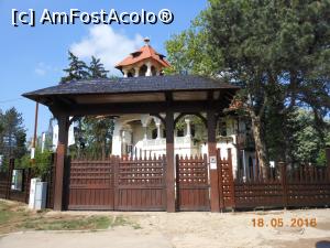 [P07] Vila Minovici - Muzeul de Artă Populară Dr. Nicolae Minovici. Poarta, din păcate încuiată.  » foto by iulianic
 - 
<span class="allrVoted glyphicon glyphicon-heart hidden" id="av739710"></span>
<a class="m-l-10 hidden" id="sv739710" onclick="voting_Foto_DelVot(,739710,15684)" role="button">șterge vot <span class="glyphicon glyphicon-remove"></span></a>
<a id="v9739710" class=" c-red"  onclick="voting_Foto_SetVot(739710)" role="button"><span class="glyphicon glyphicon-heart-empty"></span> <b>LIKE</b> = Votează poza</a> <img class="hidden"  id="f739710W9" src="/imagini/loader.gif" border="0" /><span class="AjErrMes hidden" id="e739710ErM"></span>