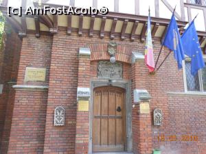 [P02] Muzeul de Artă Veche Apuseană 'Ing. Dumitru Furnică - Minovici'. Ușa de la intrarea principală.  » foto by iulianic
 - 
<span class="allrVoted glyphicon glyphicon-heart hidden" id="av740734"></span>
<a class="m-l-10 hidden" id="sv740734" onclick="voting_Foto_DelVot(,740734,15684)" role="button">șterge vot <span class="glyphicon glyphicon-remove"></span></a>
<a id="v9740734" class=" c-red"  onclick="voting_Foto_SetVot(740734)" role="button"><span class="glyphicon glyphicon-heart-empty"></span> <b>LIKE</b> = Votează poza</a> <img class="hidden"  id="f740734W9" src="/imagini/loader.gif" border="0" /><span class="AjErrMes hidden" id="e740734ErM"></span>