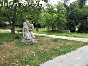 [P45] Grup statuar în grădină » foto by Michi
 - 
<span class="allrVoted glyphicon glyphicon-heart hidden" id="av1369355"></span>
<a class="m-l-10 hidden" id="sv1369355" onclick="voting_Foto_DelVot(,1369355,15684)" role="button">șterge vot <span class="glyphicon glyphicon-remove"></span></a>
<a id="v91369355" class=" c-red"  onclick="voting_Foto_SetVot(1369355)" role="button"><span class="glyphicon glyphicon-heart-empty"></span> <b>LIKE</b> = Votează poza</a> <img class="hidden"  id="f1369355W9" src="/imagini/loader.gif" border="0" /><span class="AjErrMes hidden" id="e1369355ErM"></span>