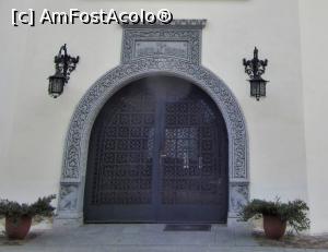 [P08] Uşa principală de intrare în vilă » foto by Michi
 - 
<span class="allrVoted glyphicon glyphicon-heart hidden" id="av1369318"></span>
<a class="m-l-10 hidden" id="sv1369318" onclick="voting_Foto_DelVot(,1369318,15684)" role="button">șterge vot <span class="glyphicon glyphicon-remove"></span></a>
<a id="v91369318" class=" c-red"  onclick="voting_Foto_SetVot(1369318)" role="button"><span class="glyphicon glyphicon-heart-empty"></span> <b>LIKE</b> = Votează poza</a> <img class="hidden"  id="f1369318W9" src="/imagini/loader.gif" border="0" /><span class="AjErrMes hidden" id="e1369318ErM"></span>