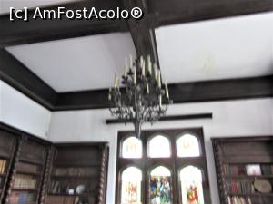 [P24] Candelabru cu lumânări în bibliotecă » foto by Michi
 - 
<span class="allrVoted glyphicon glyphicon-heart hidden" id="av1369779"></span>
<a class="m-l-10 hidden" id="sv1369779" onclick="voting_Foto_DelVot(,1369779,15684)" role="button">șterge vot <span class="glyphicon glyphicon-remove"></span></a>
<a id="v91369779" class=" c-red"  onclick="voting_Foto_SetVot(1369779)" role="button"><span class="glyphicon glyphicon-heart-empty"></span> <b>LIKE</b> = Votează poza</a> <img class="hidden"  id="f1369779W9" src="/imagini/loader.gif" border="0" /><span class="AjErrMes hidden" id="e1369779ErM"></span>