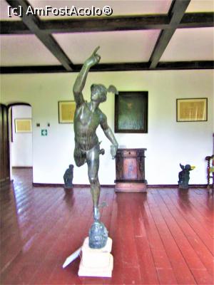 [P32] Statuie zeul Mercur la etaj » foto by Michi
 - 
<span class="allrVoted glyphicon glyphicon-heart hidden" id="av1369787"></span>
<a class="m-l-10 hidden" id="sv1369787" onclick="voting_Foto_DelVot(,1369787,15684)" role="button">șterge vot <span class="glyphicon glyphicon-remove"></span></a>
<a id="v91369787" class=" c-red"  onclick="voting_Foto_SetVot(1369787)" role="button"><span class="glyphicon glyphicon-heart-empty"></span> <b>LIKE</b> = Votează poza</a> <img class="hidden"  id="f1369787W9" src="/imagini/loader.gif" border="0" /><span class="AjErrMes hidden" id="e1369787ErM"></span>