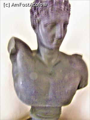 [P33] Bust de femeie la etaj » foto by Michi
 - 
<span class="allrVoted glyphicon glyphicon-heart hidden" id="av1369788"></span>
<a class="m-l-10 hidden" id="sv1369788" onclick="voting_Foto_DelVot(,1369788,15684)" role="button">șterge vot <span class="glyphicon glyphicon-remove"></span></a>
<a id="v91369788" class=" c-red"  onclick="voting_Foto_SetVot(1369788)" role="button"><span class="glyphicon glyphicon-heart-empty"></span> <b>LIKE</b> = Votează poza</a> <img class="hidden"  id="f1369788W9" src="/imagini/loader.gif" border="0" /><span class="AjErrMes hidden" id="e1369788ErM"></span>