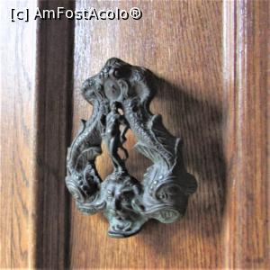 [P08] Se bate în uşă cu această decoraţiune de fier » foto by Michi
 - 
<span class="allrVoted glyphicon glyphicon-heart hidden" id="av1369763"></span>
<a class="m-l-10 hidden" id="sv1369763" onclick="voting_Foto_DelVot(,1369763,15684)" role="button">șterge vot <span class="glyphicon glyphicon-remove"></span></a>
<a id="v91369763" class=" c-red"  onclick="voting_Foto_SetVot(1369763)" role="button"><span class="glyphicon glyphicon-heart-empty"></span> <b>LIKE</b> = Votează poza</a> <img class="hidden"  id="f1369763W9" src="/imagini/loader.gif" border="0" /><span class="AjErrMes hidden" id="e1369763ErM"></span>