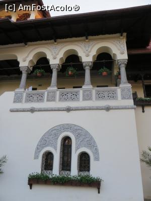 [P03] Ferestre, balcon și foișor - Vila Nicolae Minovici.  » foto by tata123 🔱
 - 
<span class="allrVoted glyphicon glyphicon-heart hidden" id="av739974"></span>
<a class="m-l-10 hidden" id="sv739974" onclick="voting_Foto_DelVot(,739974,15684)" role="button">șterge vot <span class="glyphicon glyphicon-remove"></span></a>
<a id="v9739974" class=" c-red"  onclick="voting_Foto_SetVot(739974)" role="button"><span class="glyphicon glyphicon-heart-empty"></span> <b>LIKE</b> = Votează poza</a> <img class="hidden"  id="f739974W9" src="/imagini/loader.gif" border="0" /><span class="AjErrMes hidden" id="e739974ErM"></span>