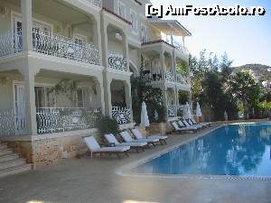 [P02] intrarea principala si piscina » foto by peterr
 - 
<span class="allrVoted glyphicon glyphicon-heart hidden" id="av481097"></span>
<a class="m-l-10 hidden" id="sv481097" onclick="voting_Foto_DelVot(,481097,15699)" role="button">șterge vot <span class="glyphicon glyphicon-remove"></span></a>
<a id="v9481097" class=" c-red"  onclick="voting_Foto_SetVot(481097)" role="button"><span class="glyphicon glyphicon-heart-empty"></span> <b>LIKE</b> = Votează poza</a> <img class="hidden"  id="f481097W9" src="/imagini/loader.gif" border="0" /><span class="AjErrMes hidden" id="e481097ErM"></span>