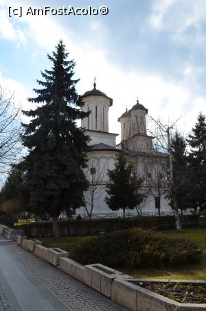 [P15] Biserica Toți Sfinții, Râmnicu Vâlcea » foto by Dragoș_MD
 - 
<span class="allrVoted glyphicon glyphicon-heart hidden" id="av946572"></span>
<a class="m-l-10 hidden" id="sv946572" onclick="voting_Foto_DelVot(,946572,15713)" role="button">șterge vot <span class="glyphicon glyphicon-remove"></span></a>
<a id="v9946572" class=" c-red"  onclick="voting_Foto_SetVot(946572)" role="button"><span class="glyphicon glyphicon-heart-empty"></span> <b>LIKE</b> = Votează poza</a> <img class="hidden"  id="f946572W9" src="/imagini/loader.gif" border="0" /><span class="AjErrMes hidden" id="e946572ErM"></span>