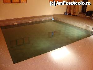 [P26] Piscina văzută din apropiere. Apa era curată și călduță. Din camera piscinei se intră într-o baie unde te poți schimba.  » foto by Floryn81
 - 
<span class="allrVoted glyphicon glyphicon-heart hidden" id="av482568"></span>
<a class="m-l-10 hidden" id="sv482568" onclick="voting_Foto_DelVot(,482568,15724)" role="button">șterge vot <span class="glyphicon glyphicon-remove"></span></a>
<a id="v9482568" class=" c-red"  onclick="voting_Foto_SetVot(482568)" role="button"><span class="glyphicon glyphicon-heart-empty"></span> <b>LIKE</b> = Votează poza</a> <img class="hidden"  id="f482568W9" src="/imagini/loader.gif" border="0" /><span class="AjErrMes hidden" id="e482568ErM"></span>