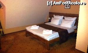 [P01] Camera cu pat matrimonial la pensiunea La Fontana » foto by mirmicu
 - 
<span class="allrVoted glyphicon glyphicon-heart hidden" id="av482676"></span>
<a class="m-l-10 hidden" id="sv482676" onclick="voting_Foto_DelVot(,482676,15728)" role="button">șterge vot <span class="glyphicon glyphicon-remove"></span></a>
<a id="v9482676" class=" c-red"  onclick="voting_Foto_SetVot(482676)" role="button"><span class="glyphicon glyphicon-heart-empty"></span> <b>LIKE</b> = Votează poza</a> <img class="hidden"  id="f482676W9" src="/imagini/loader.gif" border="0" /><span class="AjErrMes hidden" id="e482676ErM"></span>
