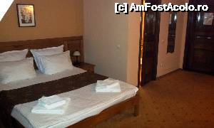 [P06] Camera cu pat matrimonial la pensiunea La Fontana » foto by mirmicu
 - 
<span class="allrVoted glyphicon glyphicon-heart hidden" id="av482681"></span>
<a class="m-l-10 hidden" id="sv482681" onclick="voting_Foto_DelVot(,482681,15728)" role="button">șterge vot <span class="glyphicon glyphicon-remove"></span></a>
<a id="v9482681" class=" c-red"  onclick="voting_Foto_SetVot(482681)" role="button"><span class="glyphicon glyphicon-heart-empty"></span> <b>LIKE</b> = Votează poza</a> <img class="hidden"  id="f482681W9" src="/imagini/loader.gif" border="0" /><span class="AjErrMes hidden" id="e482681ErM"></span>