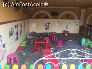 [P15] loc de joaca in curte » foto by Dan&Ema
 - 
<span class="allrVoted glyphicon glyphicon-heart hidden" id="av906490"></span>
<a class="m-l-10 hidden" id="sv906490" onclick="voting_Foto_DelVot(,906490,15728)" role="button">șterge vot <span class="glyphicon glyphicon-remove"></span></a>
<a id="v9906490" class=" c-red"  onclick="voting_Foto_SetVot(906490)" role="button"><span class="glyphicon glyphicon-heart-empty"></span> <b>LIKE</b> = Votează poza</a> <img class="hidden"  id="f906490W9" src="/imagini/loader.gif" border="0" /><span class="AjErrMes hidden" id="e906490ErM"></span>