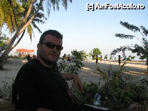 [P14] La vizionarea partidei de fotbal din fiecare seara intre pustii de pe insula.  » foto by expertu
 - 
<span class="allrVoted glyphicon glyphicon-heart hidden" id="av484408"></span>
<a class="m-l-10 hidden" id="sv484408" onclick="voting_Foto_DelVot(,484408,15789)" role="button">șterge vot <span class="glyphicon glyphicon-remove"></span></a>
<a id="v9484408" class=" c-red"  onclick="voting_Foto_SetVot(484408)" role="button"><span class="glyphicon glyphicon-heart-empty"></span> <b>LIKE</b> = Votează poza</a> <img class="hidden"  id="f484408W9" src="/imagini/loader.gif" border="0" /><span class="AjErrMes hidden" id="e484408ErM"></span>