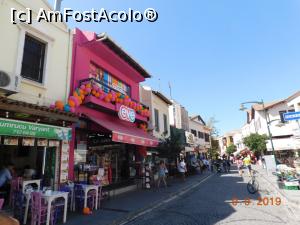 [P36] Agale pe strada pietonală din Çeşme » foto by irinad
 - 
<span class="allrVoted glyphicon glyphicon-heart hidden" id="av1119254"></span>
<a class="m-l-10 hidden" id="sv1119254" onclick="voting_Foto_DelVot(,1119254,15802)" role="button">șterge vot <span class="glyphicon glyphicon-remove"></span></a>
<a id="v91119254" class=" c-red"  onclick="voting_Foto_SetVot(1119254)" role="button"><span class="glyphicon glyphicon-heart-empty"></span> <b>LIKE</b> = Votează poza</a> <img class="hidden"  id="f1119254W9" src="/imagini/loader.gif" border="0" /><span class="AjErrMes hidden" id="e1119254ErM"></span>