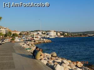 [P42] Pescari pe faleza din Çeşme » foto by irinad
 - 
<span class="allrVoted glyphicon glyphicon-heart hidden" id="av1119260"></span>
<a class="m-l-10 hidden" id="sv1119260" onclick="voting_Foto_DelVot(,1119260,15802)" role="button">șterge vot <span class="glyphicon glyphicon-remove"></span></a>
<a id="v91119260" class=" c-red"  onclick="voting_Foto_SetVot(1119260)" role="button"><span class="glyphicon glyphicon-heart-empty"></span> <b>LIKE</b> = Votează poza</a> <img class="hidden"  id="f1119260W9" src="/imagini/loader.gif" border="0" /><span class="AjErrMes hidden" id="e1119260ErM"></span>