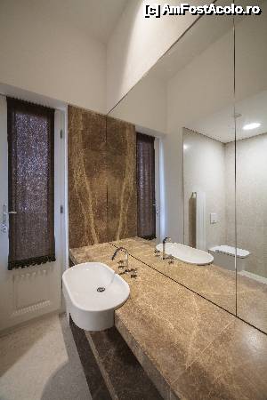 [P01] Imagine surprinsa in grupul sanitar al Vilei Csonka, parte a complexului Privo » foto by Hotel Privo*
 - 
<span class="allrVoted glyphicon glyphicon-heart hidden" id="av485863"></span>
<a class="m-l-10 hidden" id="sv485863" onclick="voting_Foto_DelVot(,485863,15821)" role="button">șterge vot <span class="glyphicon glyphicon-remove"></span></a>
<a id="v9485863" class=" c-red"  onclick="voting_Foto_SetVot(485863)" role="button"><span class="glyphicon glyphicon-heart-empty"></span> <b>LIKE</b> = Votează poza</a> <img class="hidden"  id="f485863W9" src="/imagini/loader.gif" border="0" /><span class="AjErrMes hidden" id="e485863ErM"></span>