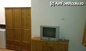 [P11] Mobilier în cameră la pensiunea Rozsakert Apartmanhaz din Hajduszoboszlo, Ungaria.  » foto by traian.leuca †
 - 
<span class="allrVoted glyphicon glyphicon-heart hidden" id="av486869"></span>
<a class="m-l-10 hidden" id="sv486869" onclick="voting_Foto_DelVot(,486869,15831)" role="button">șterge vot <span class="glyphicon glyphicon-remove"></span></a>
<a id="v9486869" class=" c-red"  onclick="voting_Foto_SetVot(486869)" role="button"><span class="glyphicon glyphicon-heart-empty"></span> <b>LIKE</b> = Votează poza</a> <img class="hidden"  id="f486869W9" src="/imagini/loader.gif" border="0" /><span class="AjErrMes hidden" id="e486869ErM"></span>