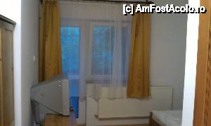 [P14] Fereastră la pensiunea Rozsakert Apartmanhaz din Hajduszoboszlo, Ungaria.  » foto by traian.leuca †
 - 
<span class="allrVoted glyphicon glyphicon-heart hidden" id="av486872"></span>
<a class="m-l-10 hidden" id="sv486872" onclick="voting_Foto_DelVot(,486872,15831)" role="button">șterge vot <span class="glyphicon glyphicon-remove"></span></a>
<a id="v9486872" class=" c-red"  onclick="voting_Foto_SetVot(486872)" role="button"><span class="glyphicon glyphicon-heart-empty"></span> <b>LIKE</b> = Votează poza</a> <img class="hidden"  id="f486872W9" src="/imagini/loader.gif" border="0" /><span class="AjErrMes hidden" id="e486872ErM"></span>