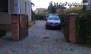 [P07] Parcarea pensiunii Rozsakert Apartmanhaz din Hajduszoboszlo, Ungaria.  » foto by traian.leuca †
 - 
<span class="allrVoted glyphicon glyphicon-heart hidden" id="av486865"></span>
<a class="m-l-10 hidden" id="sv486865" onclick="voting_Foto_DelVot(,486865,15831)" role="button">șterge vot <span class="glyphicon glyphicon-remove"></span></a>
<a id="v9486865" class=" c-red"  onclick="voting_Foto_SetVot(486865)" role="button"><span class="glyphicon glyphicon-heart-empty"></span> <b>LIKE</b> = Votează poza</a> <img class="hidden"  id="f486865W9" src="/imagini/loader.gif" border="0" /><span class="AjErrMes hidden" id="e486865ErM"></span>