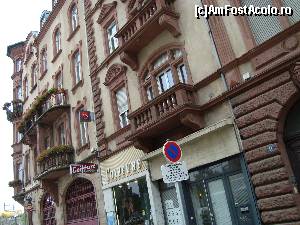 [P16] Cartierul Imperial... alte fatade mai colorate... cat costa oare, un tuns la coafor?  » foto by mireille
 - 
<span class="allrVoted glyphicon glyphicon-heart hidden" id="av677202"></span>
<a class="m-l-10 hidden" id="sv677202" onclick="voting_Foto_DelVot(,677202,15835)" role="button">șterge vot <span class="glyphicon glyphicon-remove"></span></a>
<a id="v9677202" class=" c-red"  onclick="voting_Foto_SetVot(677202)" role="button"><span class="glyphicon glyphicon-heart-empty"></span> <b>LIKE</b> = Votează poza</a> <img class="hidden"  id="f677202W9" src="/imagini/loader.gif" border="0" /><span class="AjErrMes hidden" id="e677202ErM"></span>