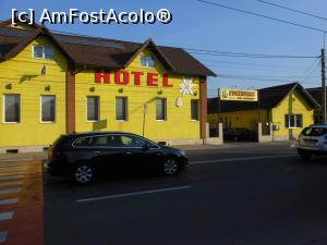 [P01] Mediaș - Hotel Edelweiss 3*. Intrarea în curte.  » foto by iulianic
 - 
<span class="allrVoted glyphicon glyphicon-heart hidden" id="av1018657"></span>
<a class="m-l-10 hidden" id="sv1018657" onclick="voting_Foto_DelVot(,1018657,15886)" role="button">șterge vot <span class="glyphicon glyphicon-remove"></span></a>
<a id="v91018657" class=" c-red"  onclick="voting_Foto_SetVot(1018657)" role="button"><span class="glyphicon glyphicon-heart-empty"></span> <b>LIKE</b> = Votează poza</a> <img class="hidden"  id="f1018657W9" src="/imagini/loader.gif" border="0" /><span class="AjErrMes hidden" id="e1018657ErM"></span>