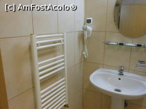 [P13] Mediaș - Hotel Edelweiss 3*. Baia camerei 214.  » foto by iulianic
 - 
<span class="allrVoted glyphicon glyphicon-heart hidden" id="av1018669"></span>
<a class="m-l-10 hidden" id="sv1018669" onclick="voting_Foto_DelVot(,1018669,15886)" role="button">șterge vot <span class="glyphicon glyphicon-remove"></span></a>
<a id="v91018669" class=" c-red"  onclick="voting_Foto_SetVot(1018669)" role="button"><span class="glyphicon glyphicon-heart-empty"></span> <b>LIKE</b> = Votează poza</a> <img class="hidden"  id="f1018669W9" src="/imagini/loader.gif" border="0" /><span class="AjErrMes hidden" id="e1018669ErM"></span>