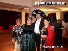 [P21] Costumati in seara carnavalului (de la stanga) Doina Grecu, Violeta Balasa si @Vasile S cu sotia » foto by Alina53
 - 
<span class="allrVoted glyphicon glyphicon-heart hidden" id="av499594"></span>
<a class="m-l-10 hidden" id="sv499594" onclick="voting_Foto_DelVot(,499594,15933)" role="button">șterge vot <span class="glyphicon glyphicon-remove"></span></a>
<a id="v9499594" class=" c-red"  onclick="voting_Foto_SetVot(499594)" role="button"><span class="glyphicon glyphicon-heart-empty"></span> <b>LIKE</b> = Votează poza</a> <img class="hidden"  id="f499594W9" src="/imagini/loader.gif" border="0" /><span class="AjErrMes hidden" id="e499594ErM"></span>
