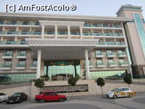 [P01] Intrarea principală a hoteluli, partea cu Land View » foto by marsus
 - 
<span class="allrVoted glyphicon glyphicon-heart hidden" id="av764960"></span>
<a class="m-l-10 hidden" id="sv764960" onclick="voting_Foto_DelVot(,764960,15944)" role="button">șterge vot <span class="glyphicon glyphicon-remove"></span></a>
<a id="v9764960" class=" c-red"  onclick="voting_Foto_SetVot(764960)" role="button"><span class="glyphicon glyphicon-heart-empty"></span> <b>LIKE</b> = Votează poza</a> <img class="hidden"  id="f764960W9" src="/imagini/loader.gif" border="0" /><span class="AjErrMes hidden" id="e764960ErM"></span>